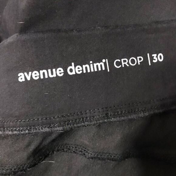 Avenue NWT Denim Crop Pull-On Pants Size 30 - Picture 4 of 7
